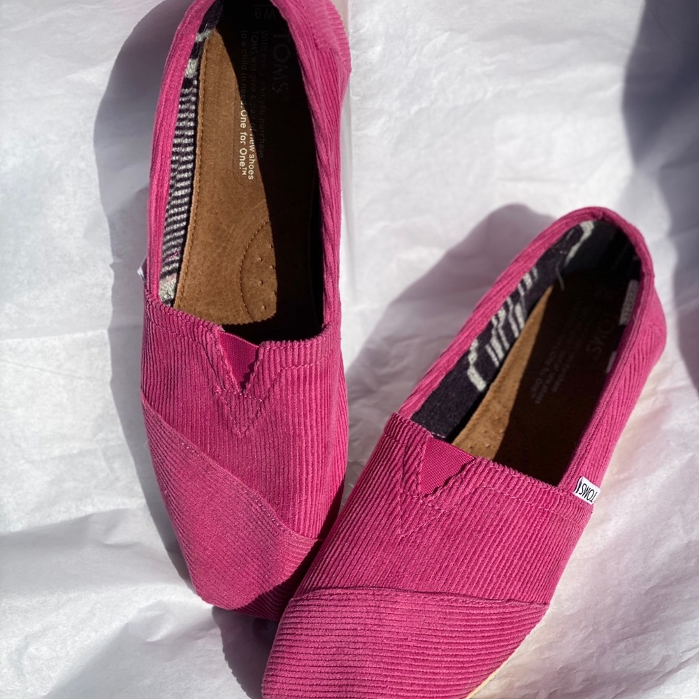 Pink TOMS size 9